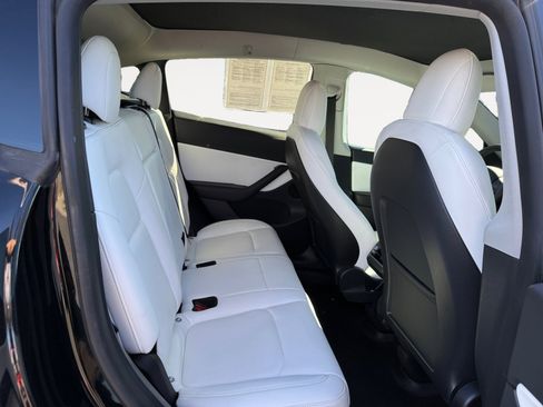 Used 2022 Tesla Model Y Performance image 18