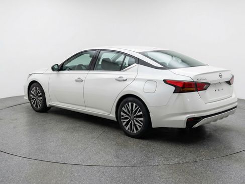 Used 2025 Nissan Altima 2.5 SV image 6
