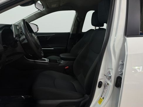 Used 2024 Toyota RAV4 LE AWD/4WD image 22