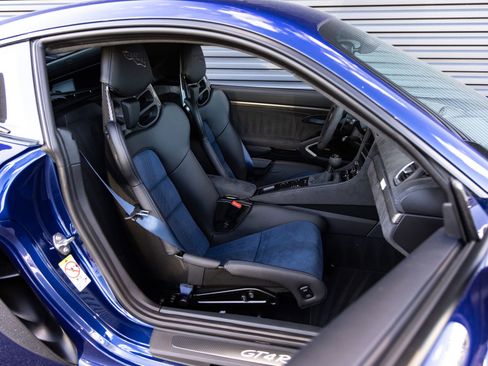 Certified 2025 Porsche 718 Cayman GT4 RS RWD image 27