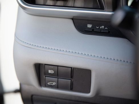 Used 2020 Toyota Highlander LE image 19