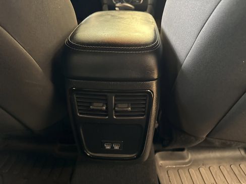 Used 2022 Dodge Charger SXT w/ Blacktop Package image 17