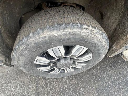 Used 2022 GMC Sierra 2500 SLE w/ SLE Convenience Package image 3