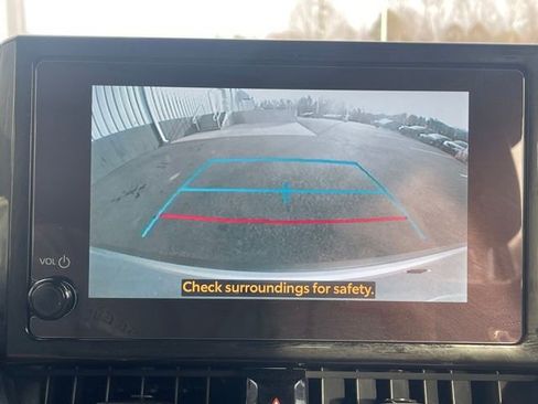 Used 2024 Toyota Corolla Cross L image 11