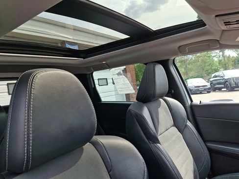 Used 2023 Mitsubishi Outlander SE AWD/4WD image 13
