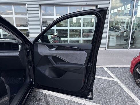 Used 2025 Volkswagen Tiguan S image 8