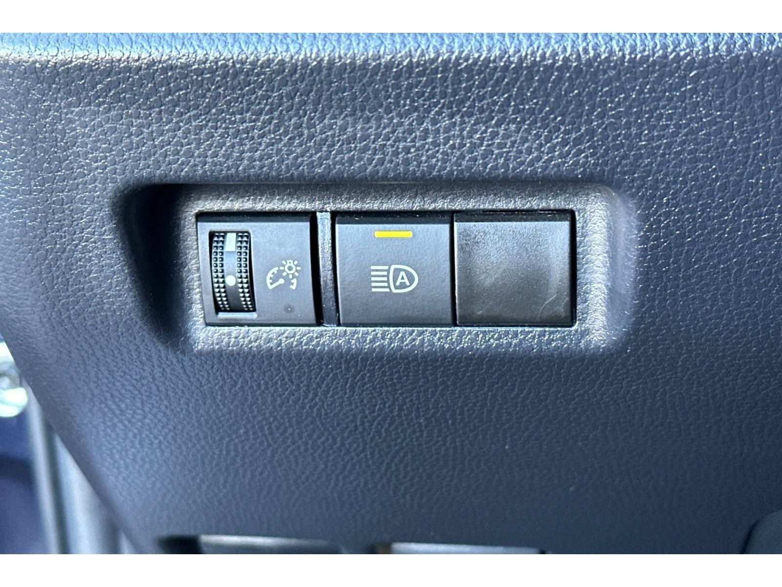 Used 2024 Toyota RAV4 XLE FWD image 31