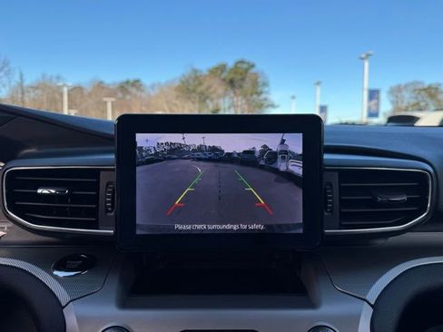 Used 2022 Ford Explorer XLT w/ Equipment Group 202A image 12