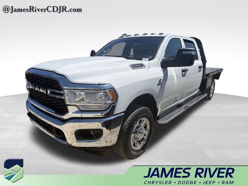 Used 2024 RAM 2500 Tradesman w/ Chrome Appearance Group AWD/4WD image 8
