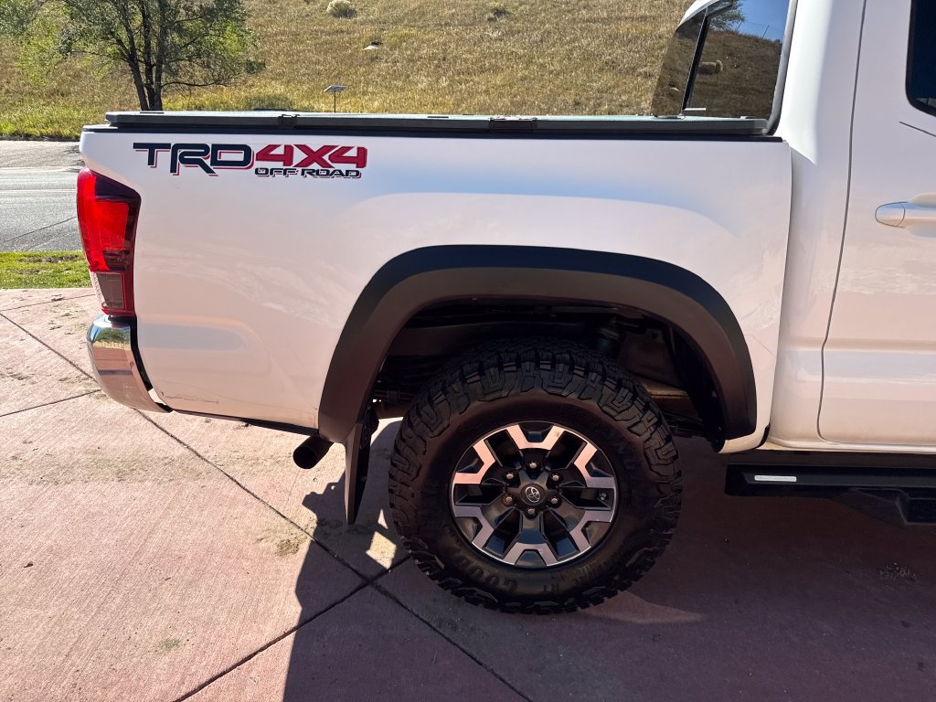 Used 2019 Toyota Tacoma TRD Off-Road AWD/4WD image 31