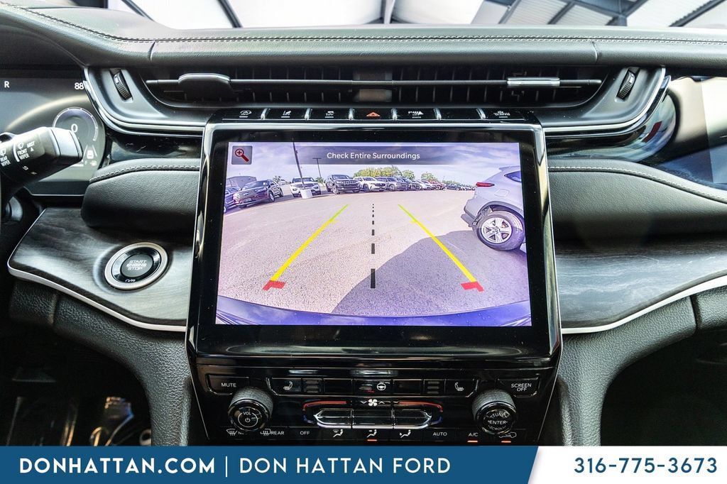 Used 2023 Jeep Grand Cherokee Limited w/ Trailer Tow Prep Group (B) AWD/4WD image 11