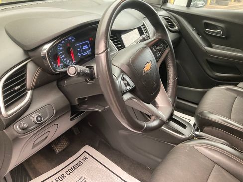 Used 2019 Chevrolet Trax LT w/ LT Convenience Package AWD/4WD image 14