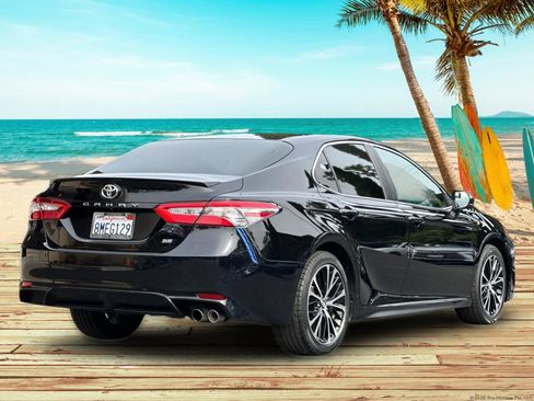 Used 2018 Toyota Camry SE image 6