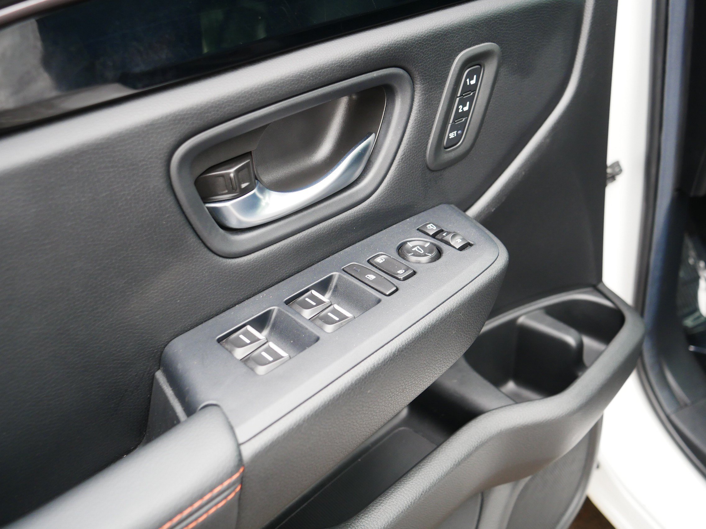 Used 2025 Honda Pilot TrailSport image 15