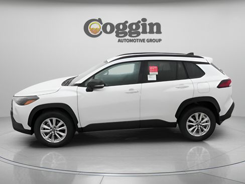 Used 2026 Toyota Corolla Cross LE FWD image 5