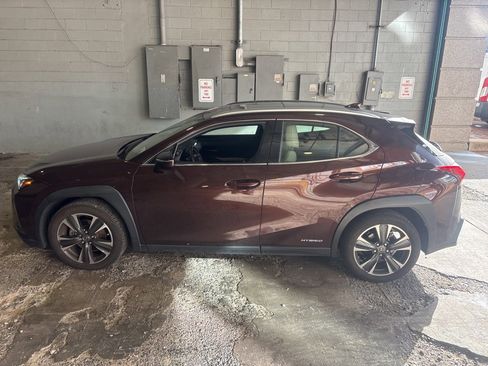 Used 2020 Lexus UX 250h w/ Premium Package image 6