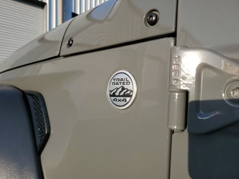 Used 2018 Jeep Wrangler Unlimited Sport S AWD/4WD image 6