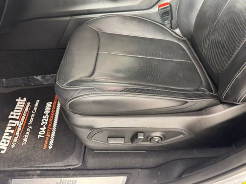 Used 2023 Jeep Grand Cherokee L Overland w/ Trailer Tow Group (B) image 12