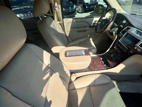 Used 2013 Cadillac Escalade Premium AWD/4WD image 7
