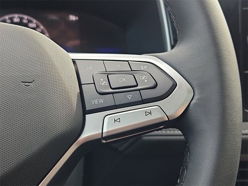 New 2025 Volkswagen Taos SE image 16