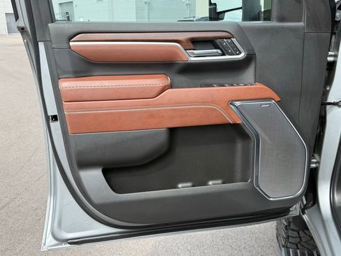 Used 2025 GMC Sierra 2500 Denali Ultimate image 18