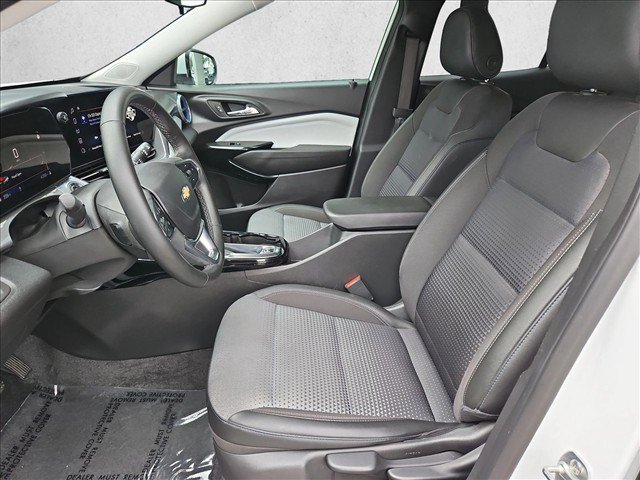 Certified 2025 Chevrolet Trax LT w/ LT Convenience Package FWD image 22