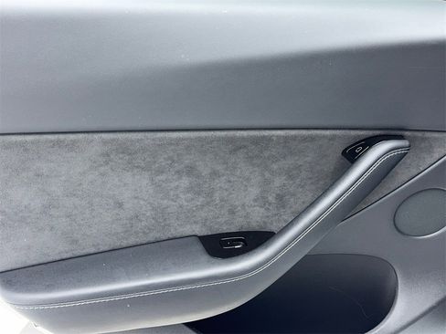 Used 2021 Tesla Model Y Long Range image 47