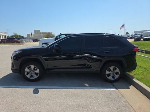 Used 2023 Toyota RAV4 LE AWD/4WD image 2