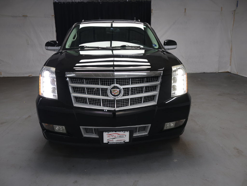 Used 2013 Cadillac Escalade ESV Platinum RWD image 2