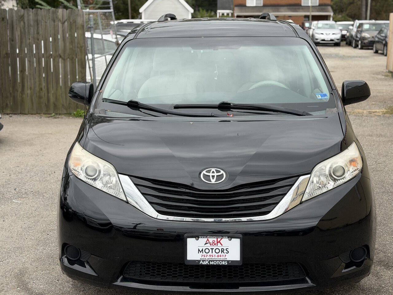 Used 2014 Toyota Sienna LE FWD image 4