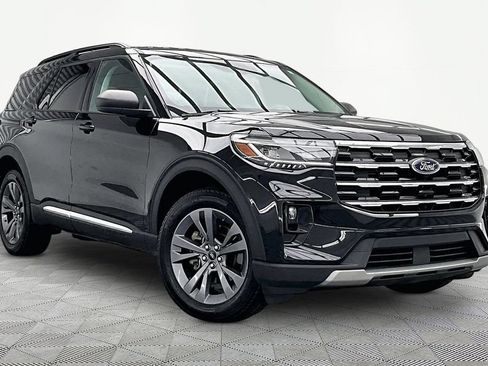 Certified 2025 Ford Explorer Active w/ Active Comfort Package AWD/4WD image 12