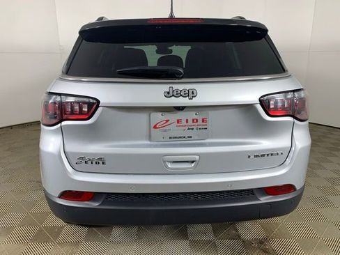 Used 2025 Jeep Compass Limited image 8