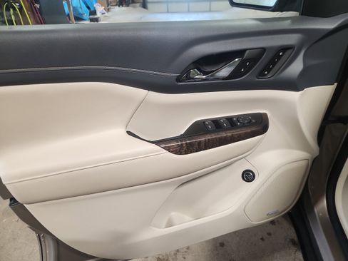 Used 2023 GMC Acadia Denali w/ Denali Technology Package image 11