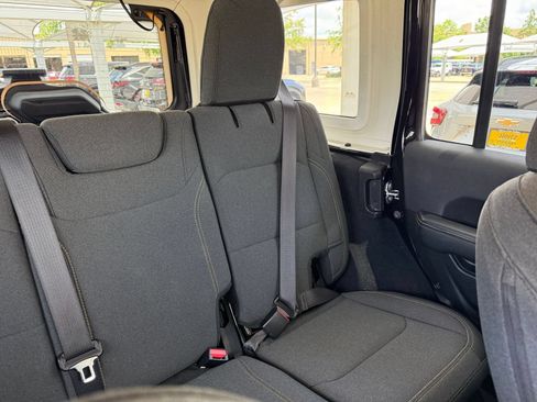 Used 2025 Jeep Wrangler Unlimited Sahara AWD/4WD image 37