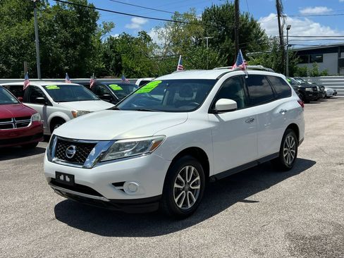 Used 2013 Nissan Pathfinder SV FWD image 2