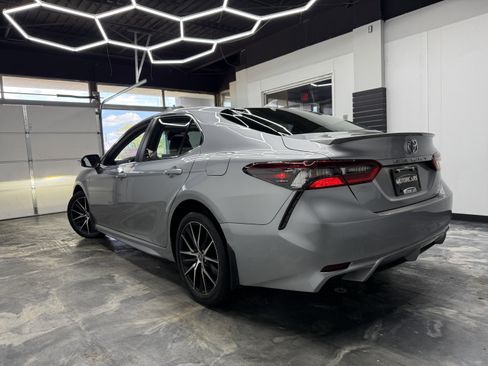 Used 2024 Toyota Camry SE FWD image 3