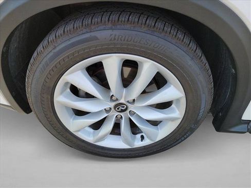 Used 2019 INFINITI QX50 Essential FWD image 9