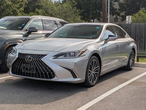 Used 2023 Lexus ES 350 w/ Premium Package FWD image 3