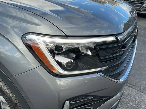 Certified 2025 Volkswagen Atlas SEL Premium R-Line image 28