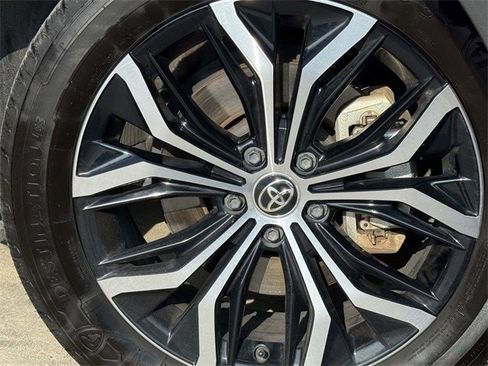 Used 2023 Toyota Crown Limited image 10