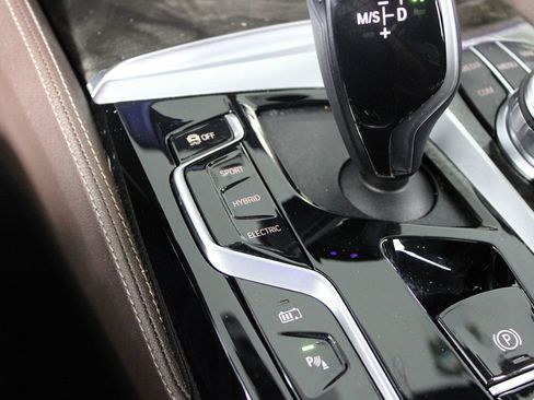 Used 2023 BMW 530e w/ M Sport Package image 13