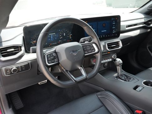 Used 2025 Ford Mustang GT Premium RWD image 17