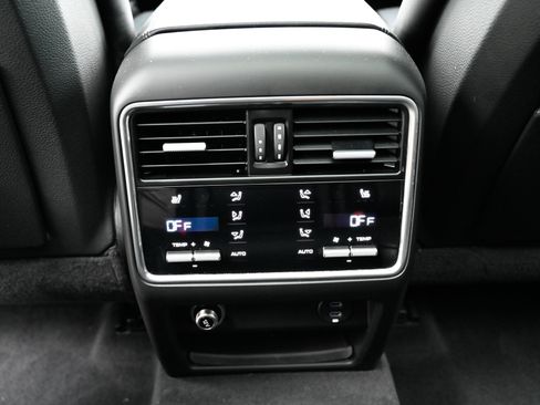 Used 2021 Porsche Cayenne Turbo AWD/4WD image 44