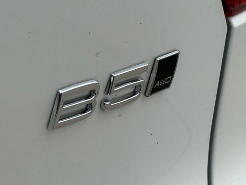 New 2026 Volvo XC40 B5 Ultra w/ Protection Package Premier AWD/4WD image 8