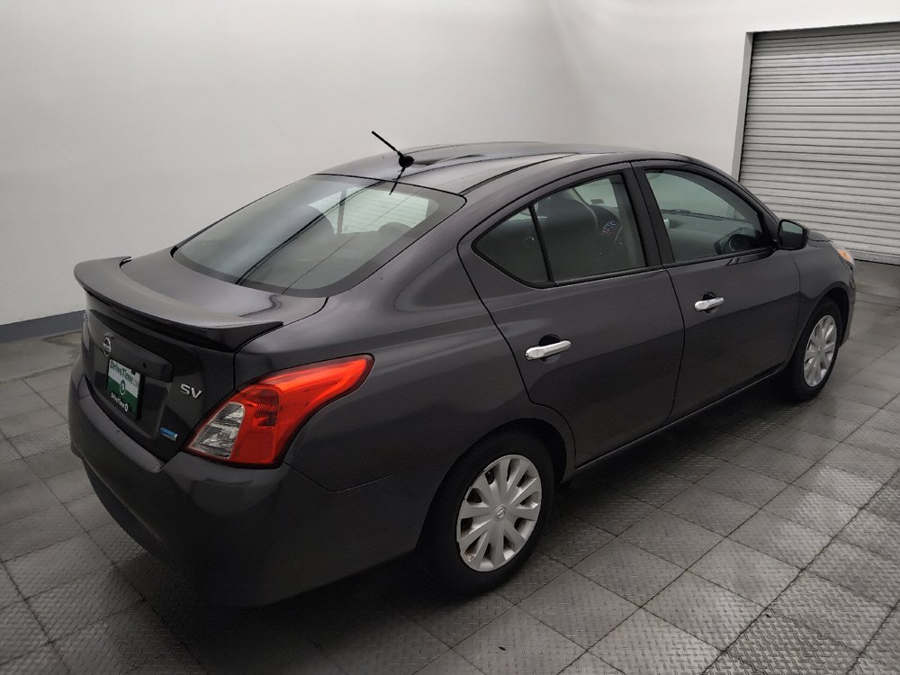 Used 2015 Nissan Versa SV FWD image 9