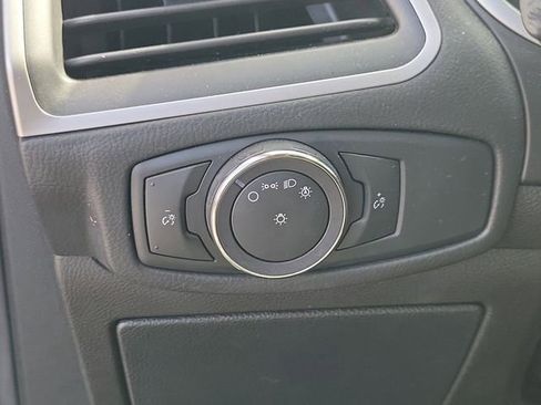 Used 2018 Ford Edge SEL image 20