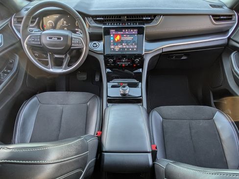 Used 2023 Jeep Grand Cherokee Altitude image 22