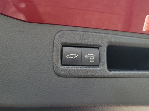 Used 2022 Toyota Venza Limited image 9