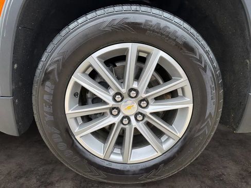 Used 2022 Chevrolet Traverse LT FWD image 9