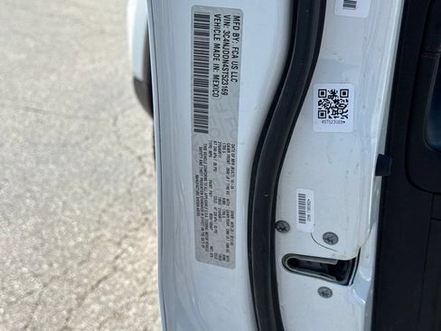 Used 2025 Jeep Compass Trailhawk AWD/4WD image 44